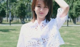 浴袍出镜的娱乐吃瓜博主,揭秘娱乐圈幕后故事